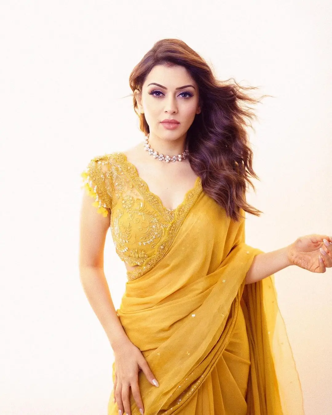 INDIAN GIRL HANSIKA MOTWANI STILLS IN YELLOW COLOR SAREE 4